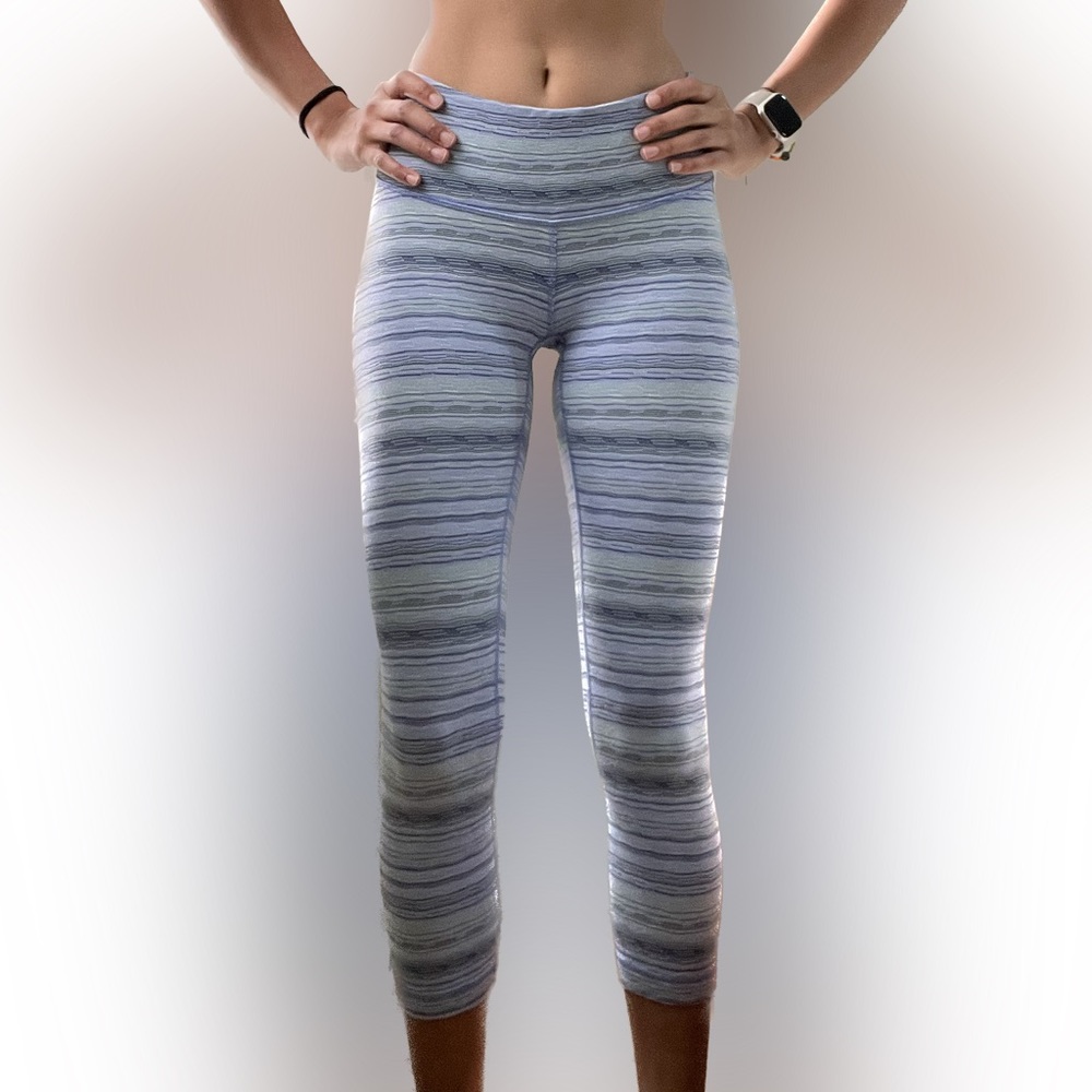 Lululemon Women's Blue Purple Green Striped Capri/Crop leggings size 4